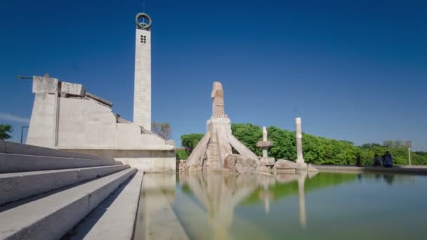 Parque Eduardo VII y fuente en Lisboa, Portugal timelapse hyperlapse — Vídeos de Stock