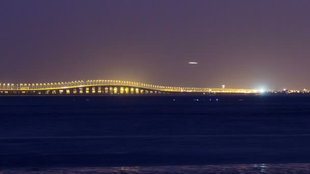 瓦斯科达伽马桥在里斯本之夜，葡萄牙游戏中时光倒流 — 图库视频影像