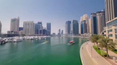 Dubai Yat Limanı timelapse hyperlapse içinde modern gökdelenler görünümünü