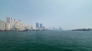 Dubai, Birleşik Arap Emirlikleri timelapse Bölüm 1 dereye geleneksel Abra teknede geziye