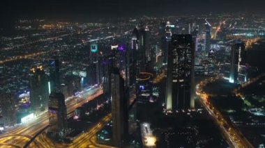 Dubai downtown Burj Khalifa'nın timelapse şehir ışıkları ile gece adlı