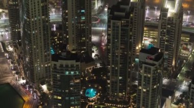 Dubai downtown Burj Khalifa'nın timelapse şehir ışıkları ile gece adlı