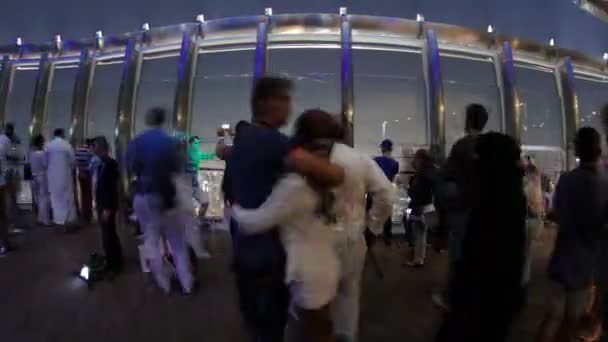 Au sommet - pont d'observation de Burj Khalifa la nuit. Dubaï, Émirats arabes unis timelapse — Video