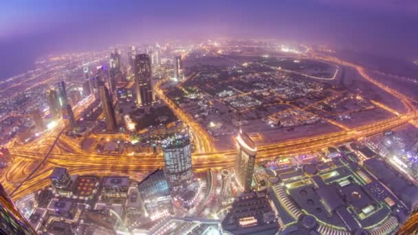 Dubai downtown från dag till natt övergång med stadens ljus från Burj Khalifa timelapse — Stockvideo