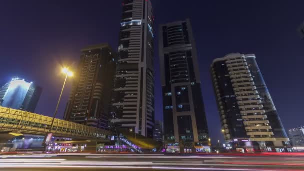 A Sheikh Zayed Road, Dubai timelapse hyperlapse éjjel felhőkarcolók — Stock videók