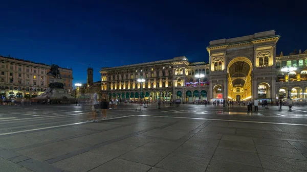 Vittorio Emanuele II ve Galleria Vittorio Emanuele II anıtı Piazza del Duomo (Katedral Meydanı) 'nda gece gündüz geçiş yapmıştır. Bu meydan Milano 'nun ünlü bir turistik merkezidir. Milan, İtalya