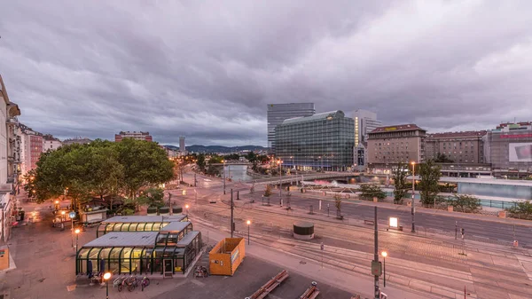 Schwedenplatz Hava Gecesi Zamanlaması. İsveç Meydanı, Viyana 'nın orta kesiminde, Tuna Kanalı' nda yer alan ve en önemli toplu taşıma kavşaklarından biridir. Eski ve modern binalar