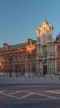 San Telmo Sarayı Seville, İspanya 'da zaman atlaması. Eskiden navigatörler için üniversite, şimdi ise Endülüs Hükümeti 'nin merkezi. Gün batımında süslemeli Barok mimarisi
