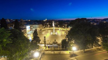 Büyük Kent Meydanı, Piazza del Popolo gün gece geçiş timelapse, ışıklar ve tarihi binalar ile güneş battıktan sonra Roma için havadan görünümü