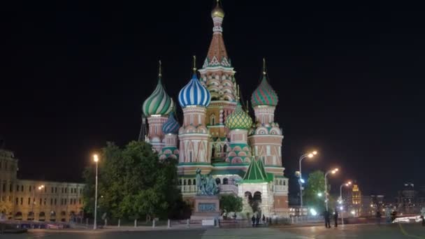 MOSCÚ, RUSIA - JULIO 2014: Catedral de San Basilio y monumento a Minin y Pozharsky timelapse hiperlapso en Moscú, Rusia — Vídeos de Stock