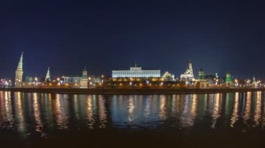 Kremlin dolgu - Kremlin yakınlarındaki Moskva Nehri dolgu. kış timelapse balıkgözü