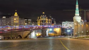Bolshoy Moskvoretsky Köprüsü'nde kış gece timelapse Moskova
