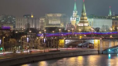 Moskova Kremlin ve Moskova Nehri timelapse çıkabilir Patriarchal Köprüsü'nden görüntülemek