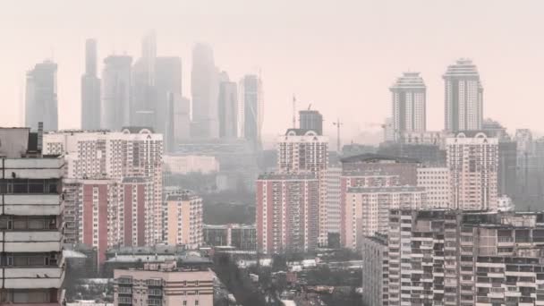 Небоскрёбы International Business Center City в пасмурный день, Москва, Россия — стоковое видео