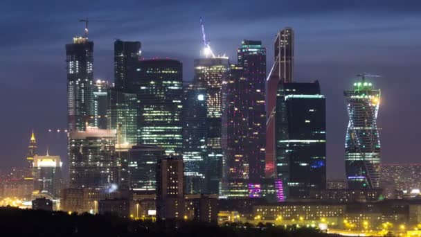 Wieżowce International Business Center City dzień do nocy timelapse, Moskwa, Federacja Rosyjska — Wideo stockowe