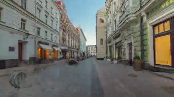 Op Stoleshnikov voetgangers straat lopen naar Grand Theater in Moskou timelapse hyperlapse — Stockvideo