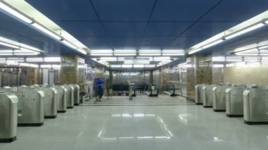 Modern metro istasyonu vistavochnaya timelapse, hyperlapse. Moscow, Rusya Federasyonu.