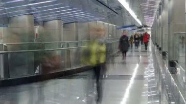 Modern metro istasyonu vistavochnaya timelapse. Moscow, Rusya Federasyonu.