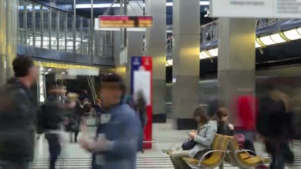 Moderní Metro stanice vistavochnaya timelapse. Moskva, Rusko. — Stock video
