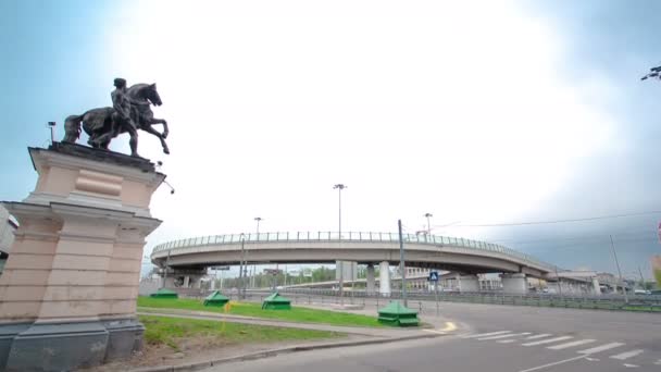 Городское транспортное сообщение на Ленинградском шоссе, Москва — стоковое видео