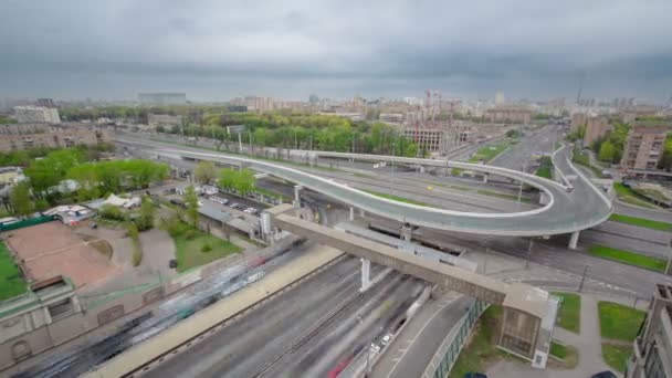 Ovansida av stadstransporter trafik på Leningradskoye shosse timelapse, Moskva — Stockvideo