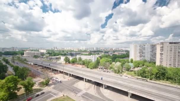 Provoz na estakádě timelapse nadjezdem na dálnici Jaroslavl v Moskvě — Stock video