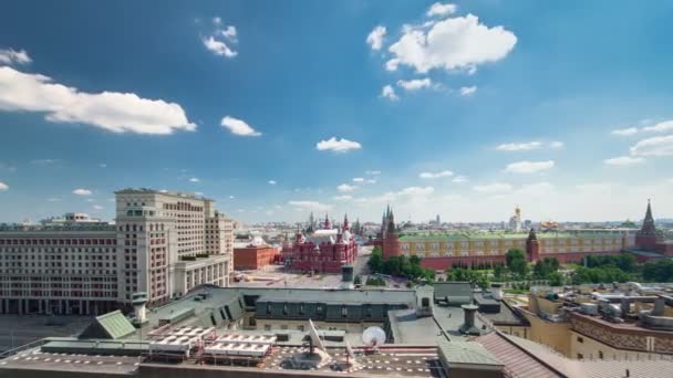 Panorama aan Manezh Square, Hotel Moscow, historische Museum en Kremlin timelapse in Moskou, Rusland. — Stockvideo