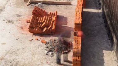 kırmızı tuğla timelapse yükleme inşaat mason çalışan Duvarcı ustası