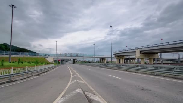 Tráfico por carretera M-27 timelapse Sochi Adler, Rusia — Vídeo de stock