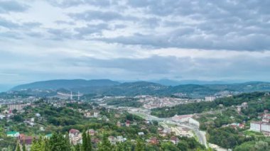 Soçi şehir timelapse Panoramik görünümü - Rusya, Krasnodar krai Karadeniz kıyısında tatil.