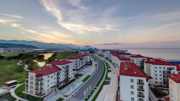 Beau lever de soleil au village olympique et parc Timelapse de Sotchi . — Video