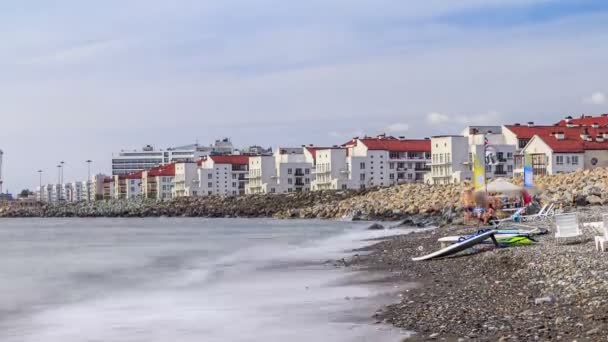Playa marina en la ciudad Adler timelapse hyperlapse — Vídeo de stock