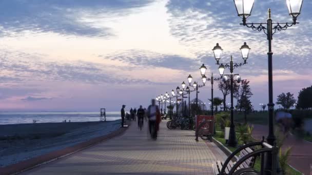 Mar terraplén carretera calle timelapse hiperlapso nube Sochi Rusia — Vídeos de Stock