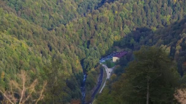 Yüksek Dağlar'da sonbahar. Soçi, Rusya. Krasnaya Polyana timelapse — Stok video