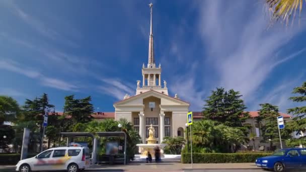 La diosa de la fuente de navegación delante de la terminal de pasajeros timelapse hiperlapso — Vídeo de stock