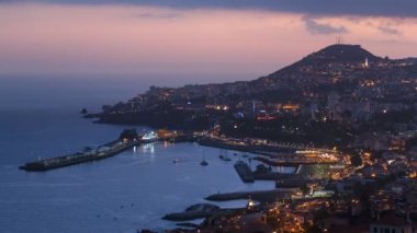 Gün batımından sonra panaromik Funchal, Madeira, Portekiz timelapse görüntülemek