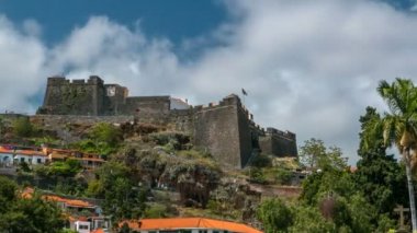 Eski kale Fortaleza de Sao Tiago timelapse Funchal, Madeira, Portekiz görüntülemek