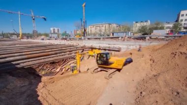 Sarı Ekskavatör adlı yeni bir dairesel metro hattı inşaatı. Rusya, Moskova timelapse