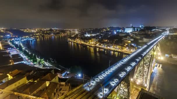 Night view of the historic city of Porto, Portugal timelapse with the Dom Luiz bridge — Stock Video