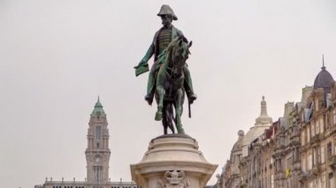 Liberdade anıt Kral Peter IV ve Porto Belediye Binası timelapse hyperlapse ile Porto, Portekiz kare