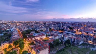 Gece, Porto, Portekiz için bir sıcak bahar gün timelapse gününde Portos eski şehrin çatıları