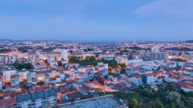 Gece, Porto, Portekiz için bir sıcak bahar gün timelapse gününde Portos eski şehrin çatıları