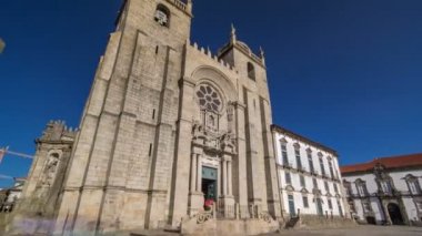 Porto Katedrali veya Se Catedral Porto timelapse hyperlapse yapın. Romanesk ve Gotik mimarisi. UNESCO Dünya Miras Listesi