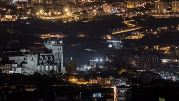 Hustaken i Portos gamla stad på våren natten timelapse efter solnedgången, Porto, Portugal — Stockvideo