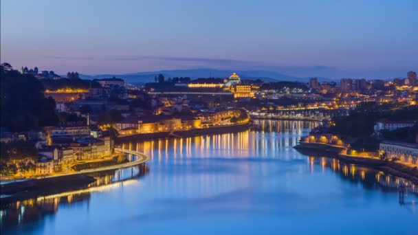 Antes del amanecer en la zona más emblemática del río Duero timelapse. Zona de producción de vino de Oporto mundialmente famosa . — Vídeos de Stock