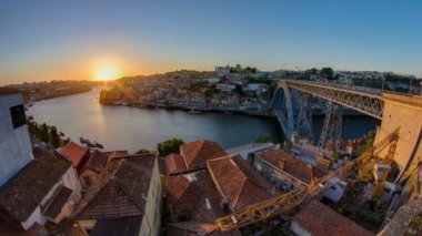 Panorama eski şehir Porto nehir Duoro, günbatımı timelapse, Oporto, Portekiz, tekne taşıma bağlantı noktasıyla adlı