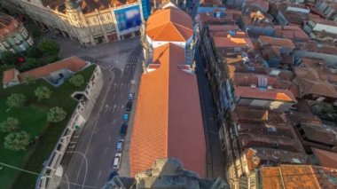 Şehir merkezine ve Clerigos Kilisesi - kırmızı çatılar görüntülemek Clerigos Tower Porto timelapse, Portekiz