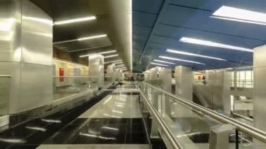 Modern metro istasyonu Delovoy Merkezi, İş Merkezi timelapse, hyperlapse. Moscow, Rusya Federasyonu.