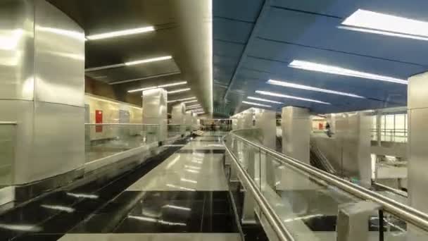 Modern metro istasyonu Delovoy Merkezi, İş Merkezi timelapse, hyperlapse. Moscow, Rusya Federasyonu. — Stok video