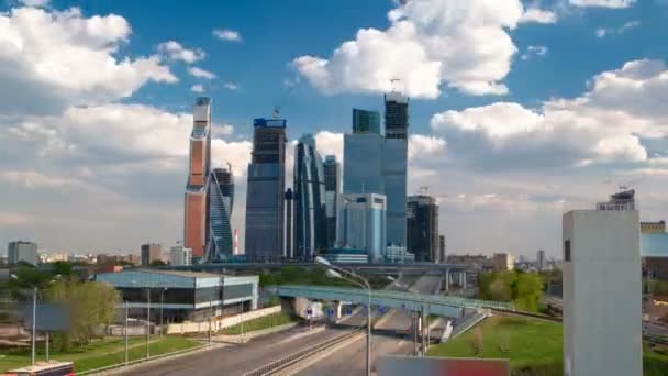 Wieżowce International Business centrum miasta w pochmurny dzień timelapse hyperlapse, Moskwa, Federacja Rosyjska — Wideo stockowe